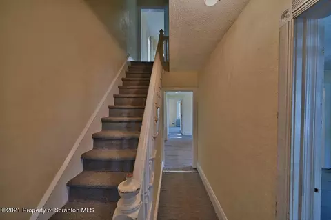 643 E Grant St, Olyphant, PA 18447 photo 3