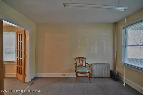 643 E Grant St, Olyphant, PA 18447 photo 6