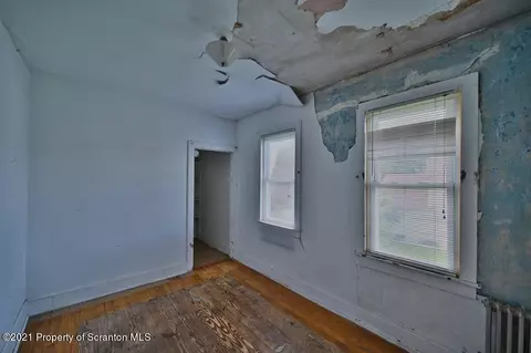 643 E Grant St, Olyphant, PA 18447 photo 27