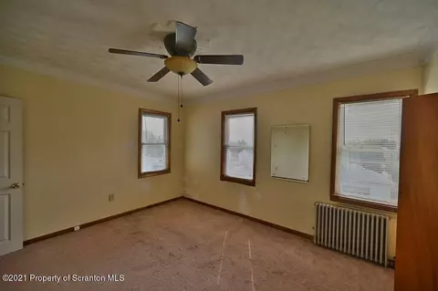 643 E Grant St, Olyphant, PA 18447 photo 31