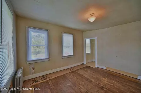 643 E Grant St, Olyphant, PA 18447 photo 25