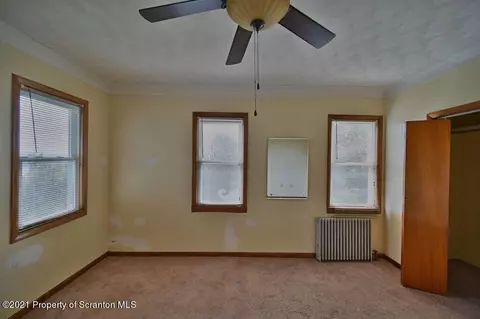 643 E Grant St, Olyphant, PA 18447 photo 32