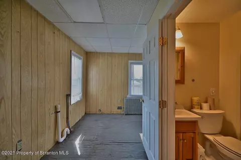 643 E Grant St, Olyphant, PA 18447 photo 17