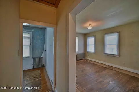 643 E Grant St, Olyphant, PA 18447 photo 23