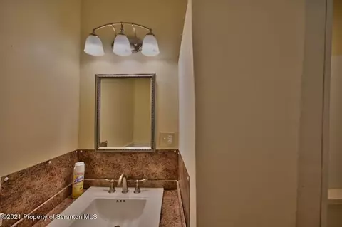 643 E Grant St, Olyphant, PA 18447 photo 37