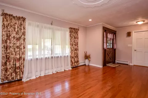 104 5th St, Mayfield, PA 18433 photo 3