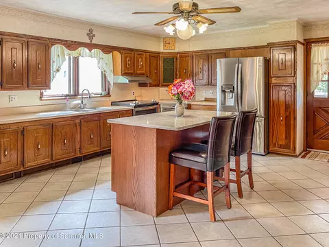 104 5th St, Mayfield, PA 18433 photo 5