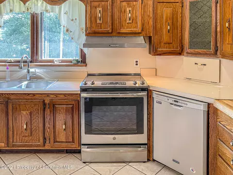 104 5th St, Mayfield, PA 18433 photo 8
