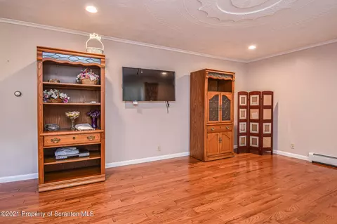 104 5th St, Mayfield, PA 18433 photo 2