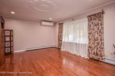 104 5th St, Mayfield, PA 18433 photo 4
