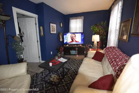 548 3rd Ave Regan Pl, Scranton, PA 18505 photo 3