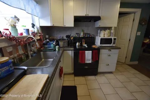 548 3rd Ave Regan Pl, Scranton, PA 18505 photo 9