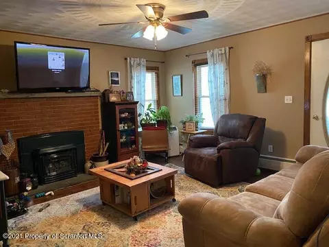 86 James St, Shavertown, PA 18708 photo 2