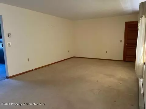 247 Nancy Dr, Scranton, PA 18505 photo 2