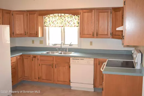 81 Pine St, Hallstead, PA 18822 photo 2