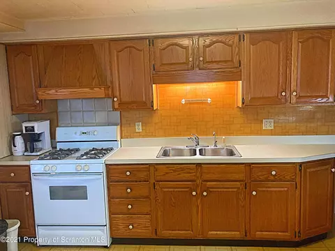 730 E Drinker St, Dunmore, PA 18512 photo 5