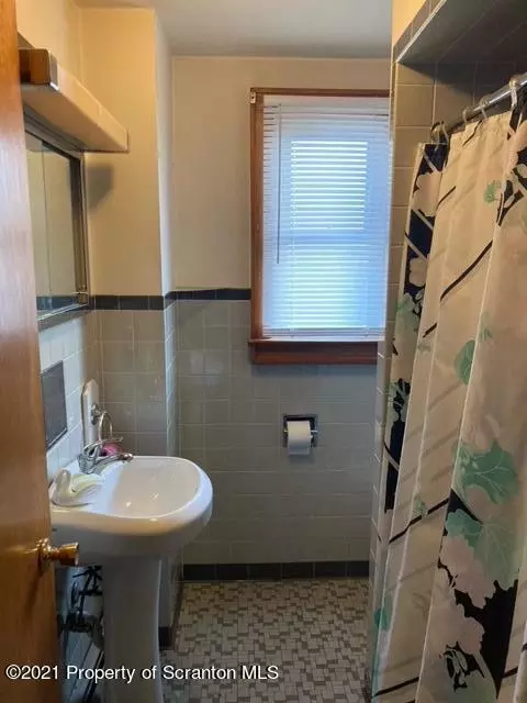 730 E Drinker St, Dunmore, PA 18512 photo 9