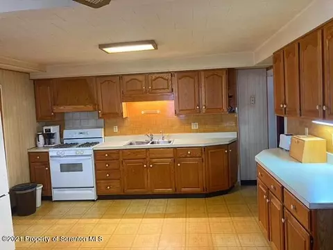 730 E Drinker St, Dunmore, PA 18512 photo 6