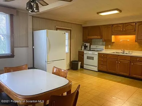 730 E Drinker St, Dunmore, PA 18512 photo 4