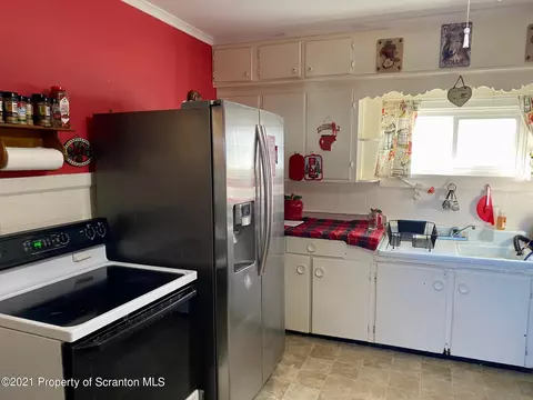 243 Main St, Moosic, PA 18507 photo 4