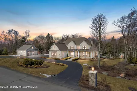 118 Golden Oak Dr, Covington Twp, PA 18444