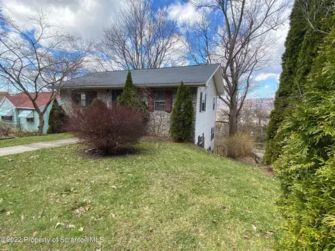 23 E Mountain Rd, Scranton, PA 18505 photo 4