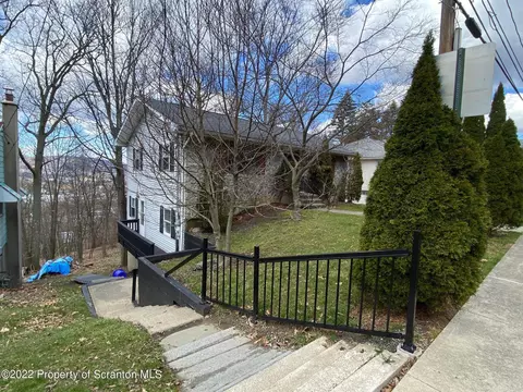 23 E Mountain Rd, Scranton, PA 18505 photo 3