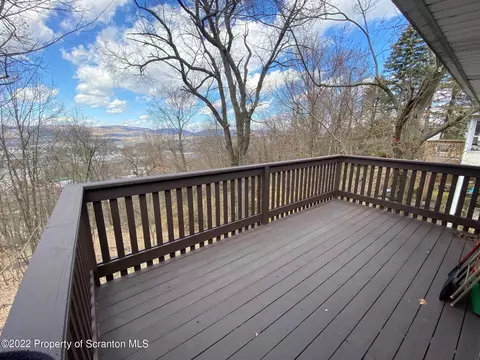 23 E Mountain Rd, Scranton, PA 18505 photo 9