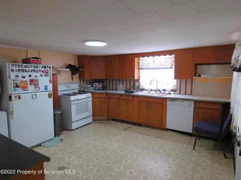 830 Coxton, Duryea, PA 18642 photo 2