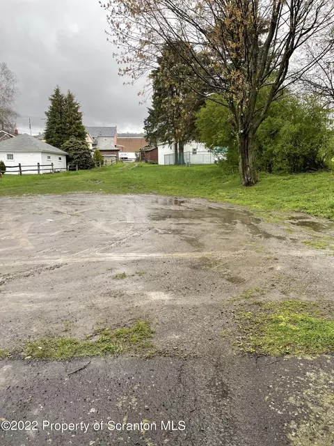 418 N Main St, Simpson, PA 18407 photo 3