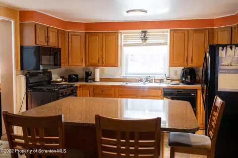 504 E Drinker St, Dunmore, PA 18512 photo 3