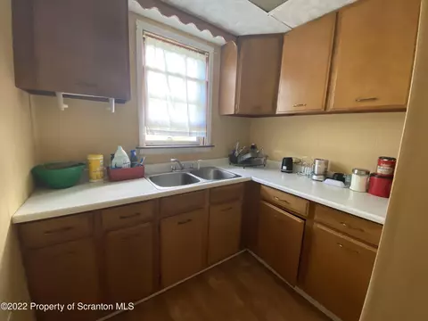 620 E Scott St, Olyphant, PA 18447 photo 5