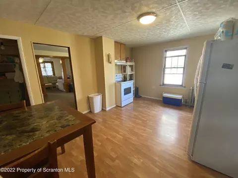 620 E Scott St, Olyphant, PA 18447 photo 4