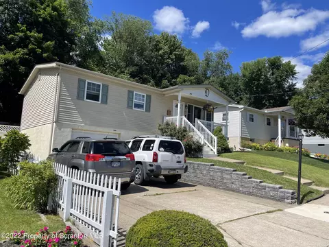 140 Taroli St, Old Forge, PA 18518 photo 4