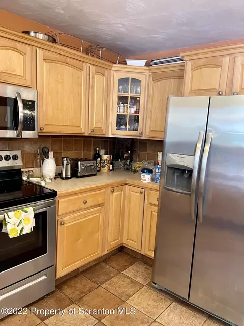 140 Taroli St, Old Forge, PA 18518 photo 8