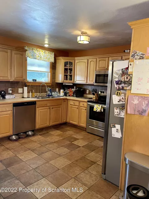 140 Taroli St, Old Forge, PA 18518 photo 6