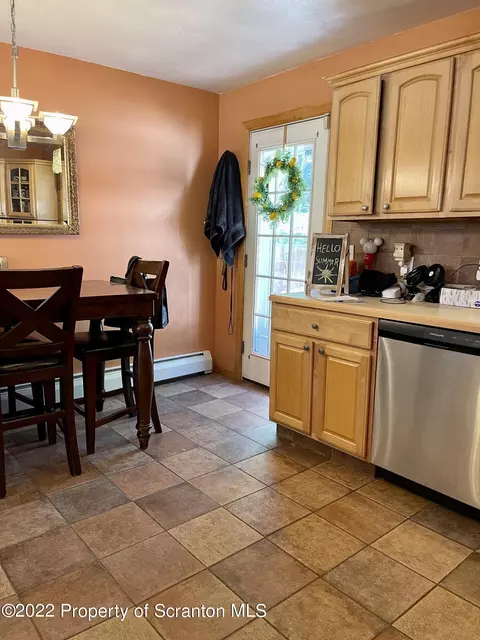 140 Taroli St, Old Forge, PA 18518 photo 7