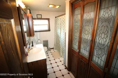 407 Center St, Old Forge, PA 18518 photo 17