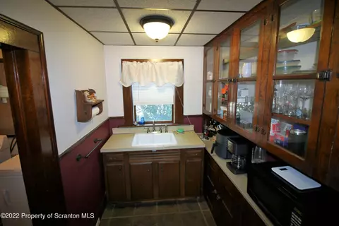 407 Center St, Old Forge, PA 18518 photo 9