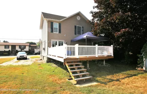 407 Center St, Old Forge, PA 18518 photo 3