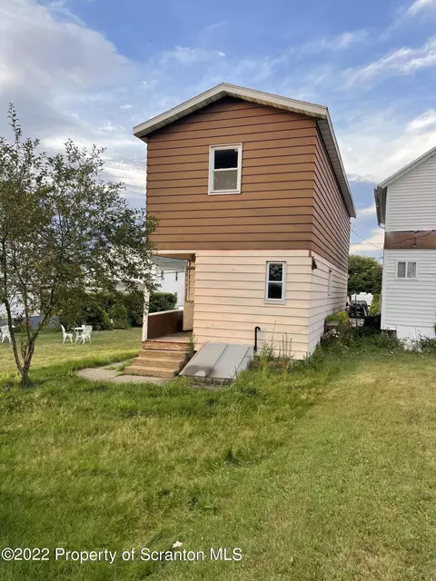 532 W Grace St, Old Forge, PA 18518 photo 3