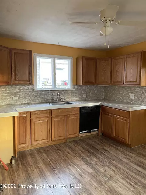 532 W Grace St, Old Forge, PA 18518 photo 7