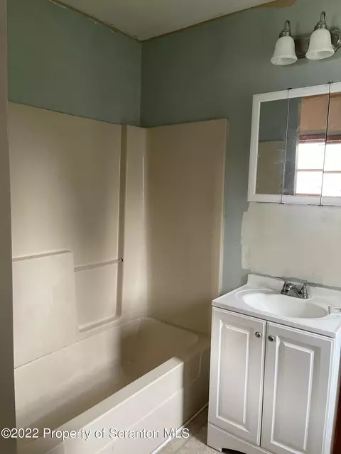 532 W Grace St, Old Forge, PA 18518 photo 8