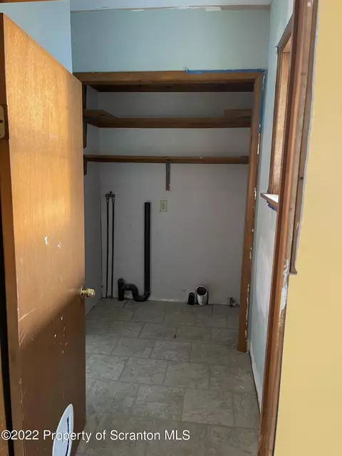 532 W Grace St, Old Forge, PA 18518 photo 9