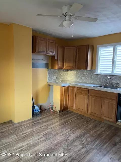 532 W Grace St, Old Forge, PA 18518 photo 6