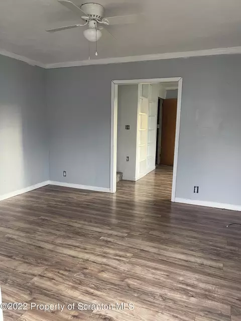 532 W Grace St, Old Forge, PA 18518 photo 4