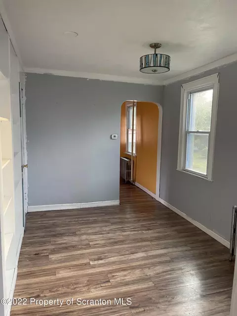 532 W Grace St, Old Forge, PA 18518 photo 5