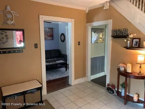 618 E Grant St, Olyphant, PA 18447 photo 7