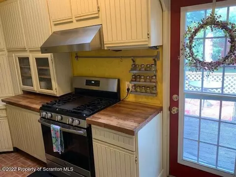 618 E Grant St, Olyphant, PA 18447 photo 19