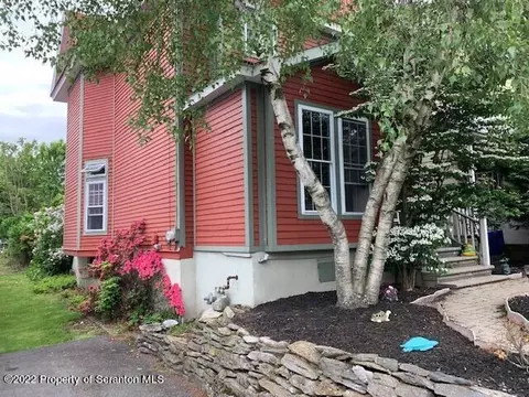 618 E Grant St, Olyphant, PA 18447 photo 3